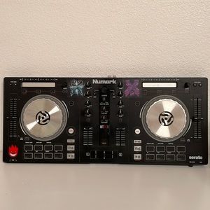 Numark Mixtrack Pro 3